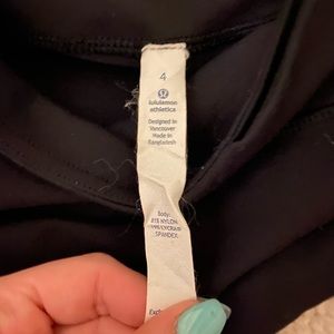 black lululemon leggings size 4 with no pilling
